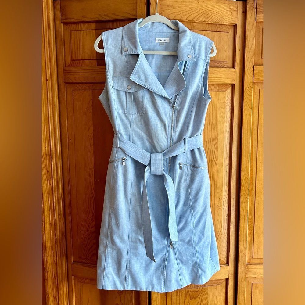 Sleeveless Calvin Klein zipper dress. Size 14 large woman's. Blue